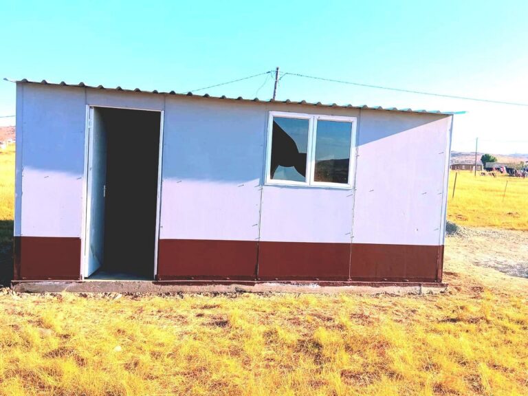 Mayor Build a shack1